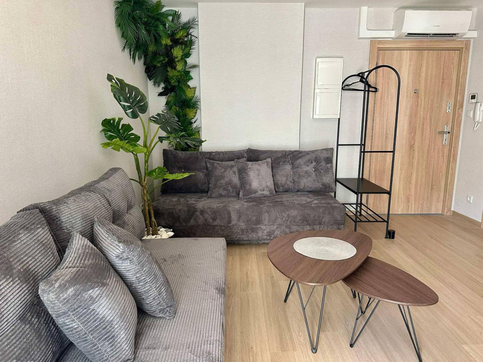 Jungle Apartment *